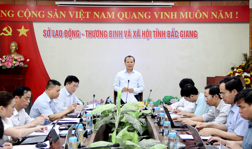 Phó Chủ tịch Thường trực UBND tỉnh Mai Sơn làm việc với Sở Lao động - Thương binh và Xã hội về kết quả thực hiện nhiệm vụ 4 tháng đầu năm|https://www.bacgiang.gov.vn/web/guest/chi-tiet-tin-tuc/-/asset_publisher/St1DaeZNsp94/content/pho-chu-tich-thuong-truc-ubnd-tinh-mai-son-lam-viec-voi-so-lao-ong-thuong-binh-va-xa-h-1