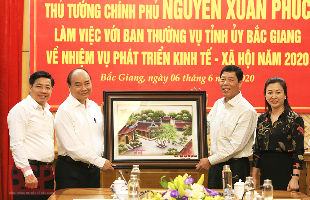 Thủ tướng Chính phủ Nguyễn Xuân Phúc thăm và làm việc tại Bắc Giang