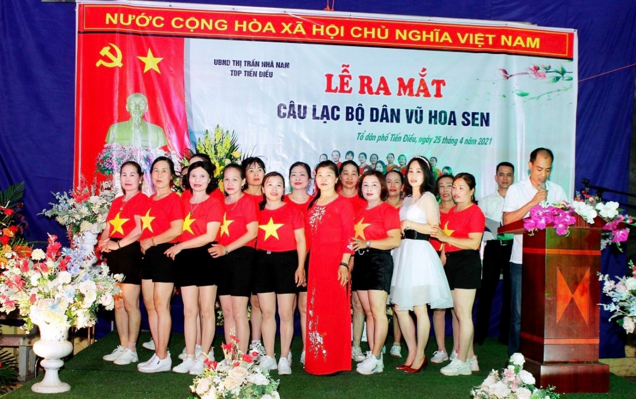 Ra mắt CLB dân vũ Hoa Sen