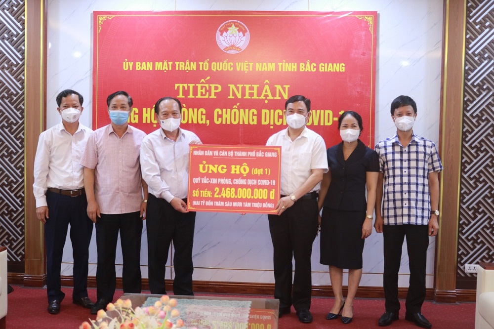 Nhân dân và cán bộ Thành phố Bắc Giang, huyện Lạng Giang ủng hộ trên 4,2 tỷ đồng Quỹ vaccine...