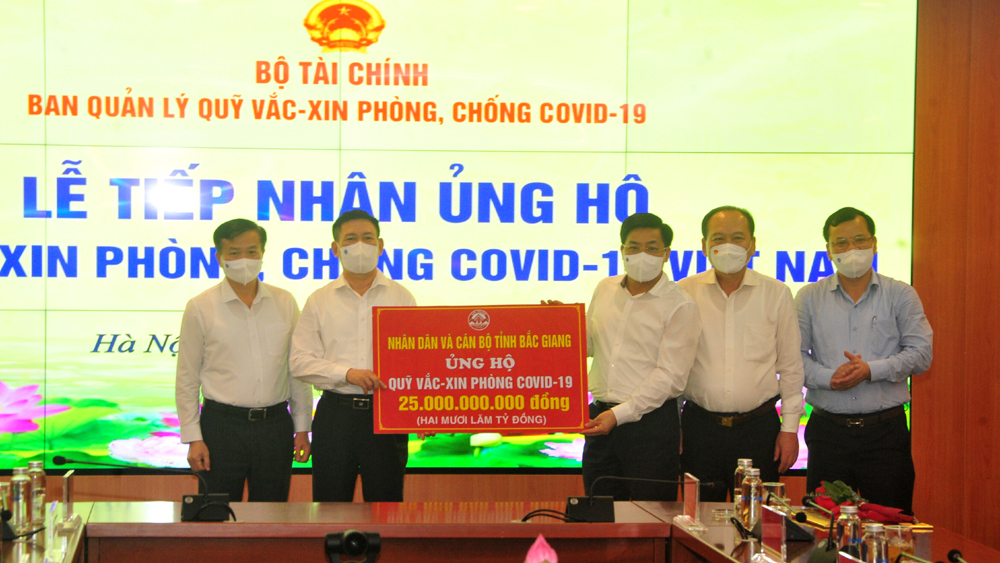Nhân dân và cán bộ tỉnh Bắc Giang chung tay ủng hộ Quỹ Vắc-xin phòng Covid-19