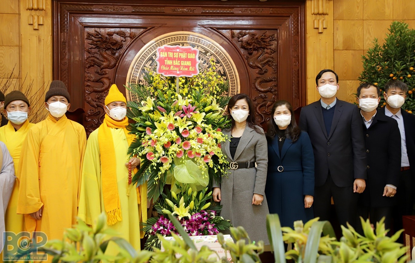 Tòa Giám mục Bắc Ninh và Ban Trị sự Giáo hội  Phật giáo tỉnh Bắc Giang chúc Tết Tỉnh ủy, HĐND,...