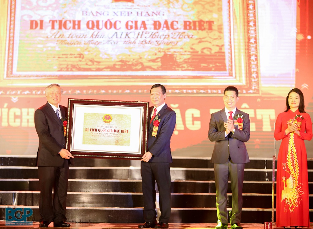 Hiep Hoa received the ATK II Special National Monument Ranking Certificate; National Monument,...