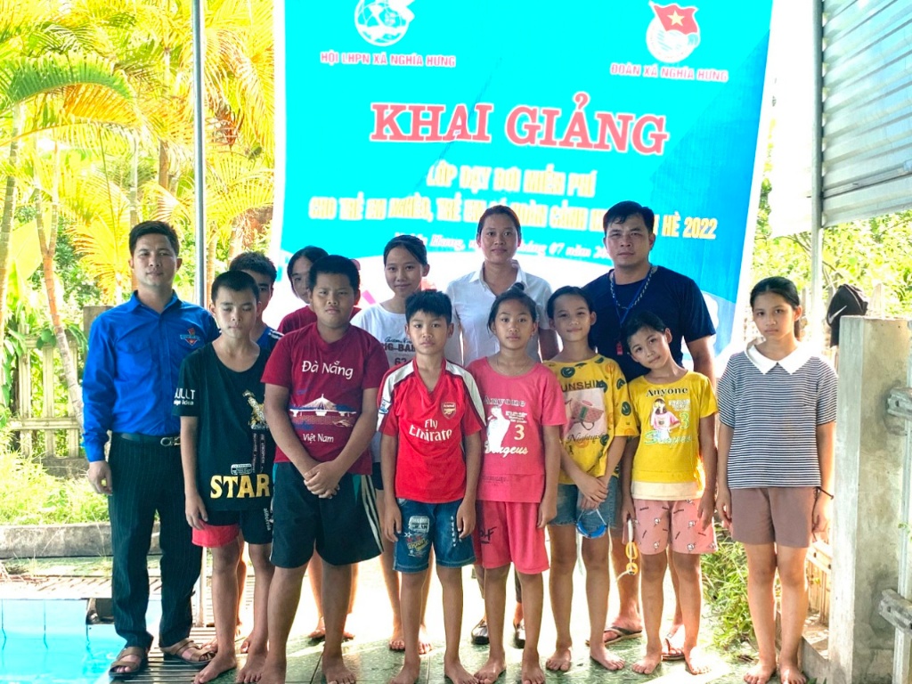 Hội LHPN xã Nghĩa Hưng, huyện Lạng Giang phối hợp khai giảng lớp dạy bơi miễn phí cho trẻ em...