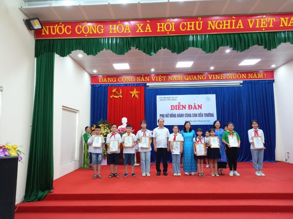 Hội Phụ nữ phường Thọ Xương, thành phố Bắc Giang tổ chức Diễn đàn Phụ nữ đồng hành cùng con đến...
