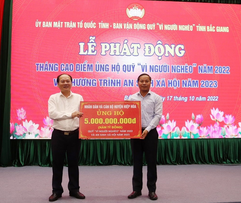 Bắc Giang phát động Tháng cao điểm ủng hộ Quỹ “Vì người nghèo” năm 2022 và chương trình an sinh...