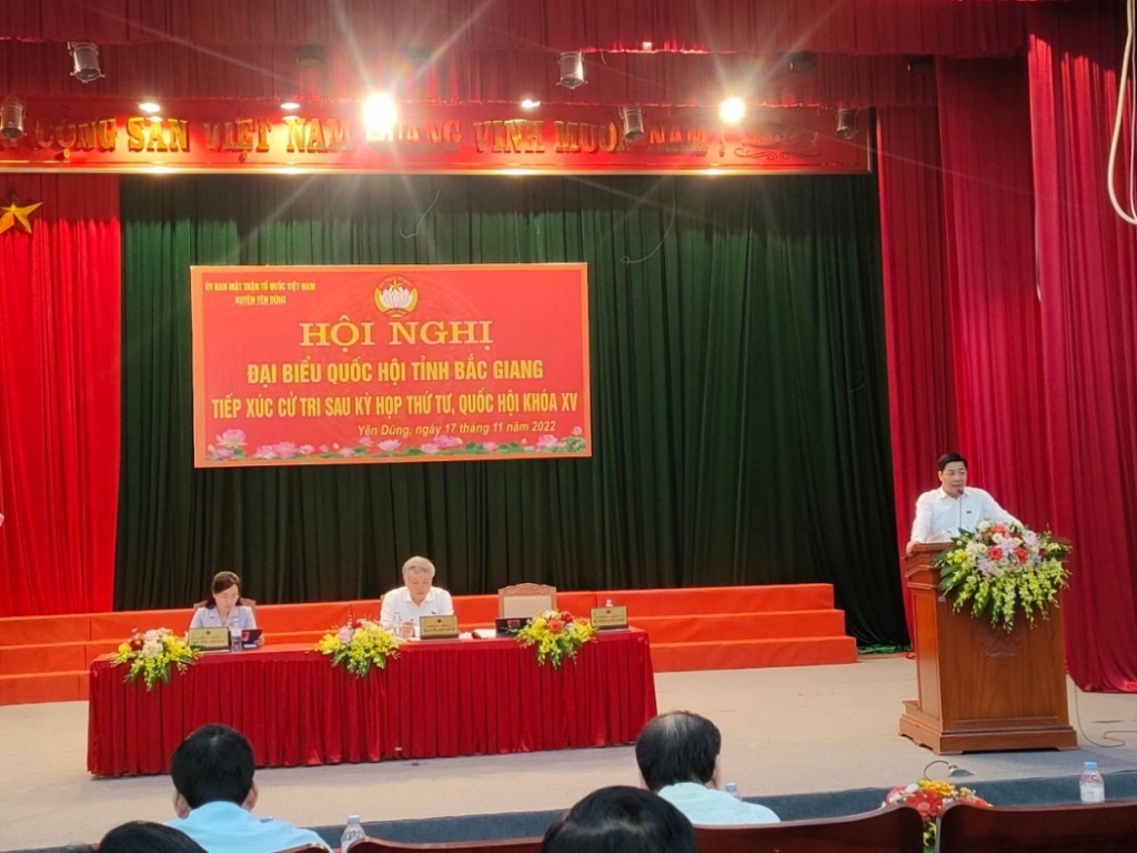 Đại biểu Quốc hội tỉnh Bắc Giang tiếp xúc cử tri tại huyện Yên Dũng