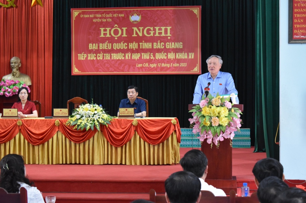 Đoàn ĐBQH tỉnh Bắc Giang tiếp xúc cử tri trước kỳ họp thứ 5, Quốc hội khóa XV tại huyện Tân Yên