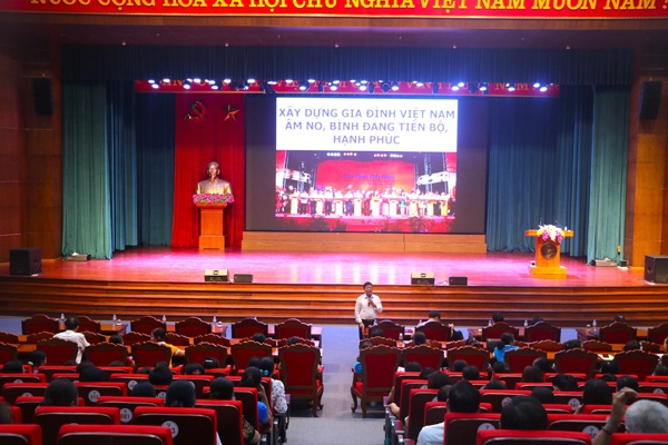 Hội Phụ nữ thành phố Bắc Giang phối hợp tổ chức Hội nghị nói chuyện  chuyên đề nhân Ngày Gia đình...