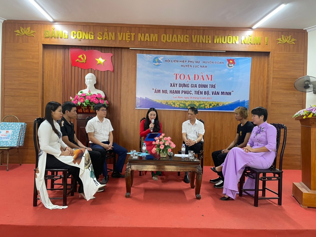Hội LHPN huyện Lục Nam phối hợp Huyện đoàn tổ chức Toạ đàm kỷ niệm 22 năm ngày gia đình Việt Nam