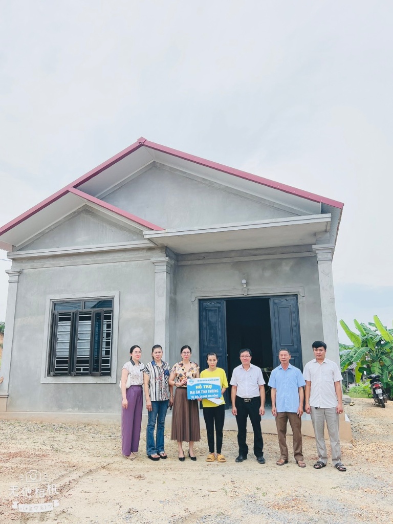 Hội LHPN huyện Lục Nam trao nhà Mái ấm tình thương  cho hội viên phụ nữ nghèo xã Chu Điện