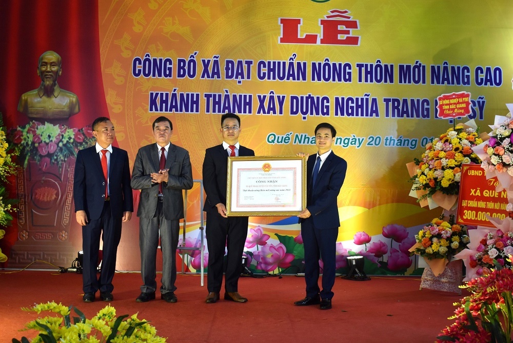 Xã Quế Nham, huyện Tân Yên đón nhận Bằng công nhận đạt chuẩn nông thôn mới nâng cao