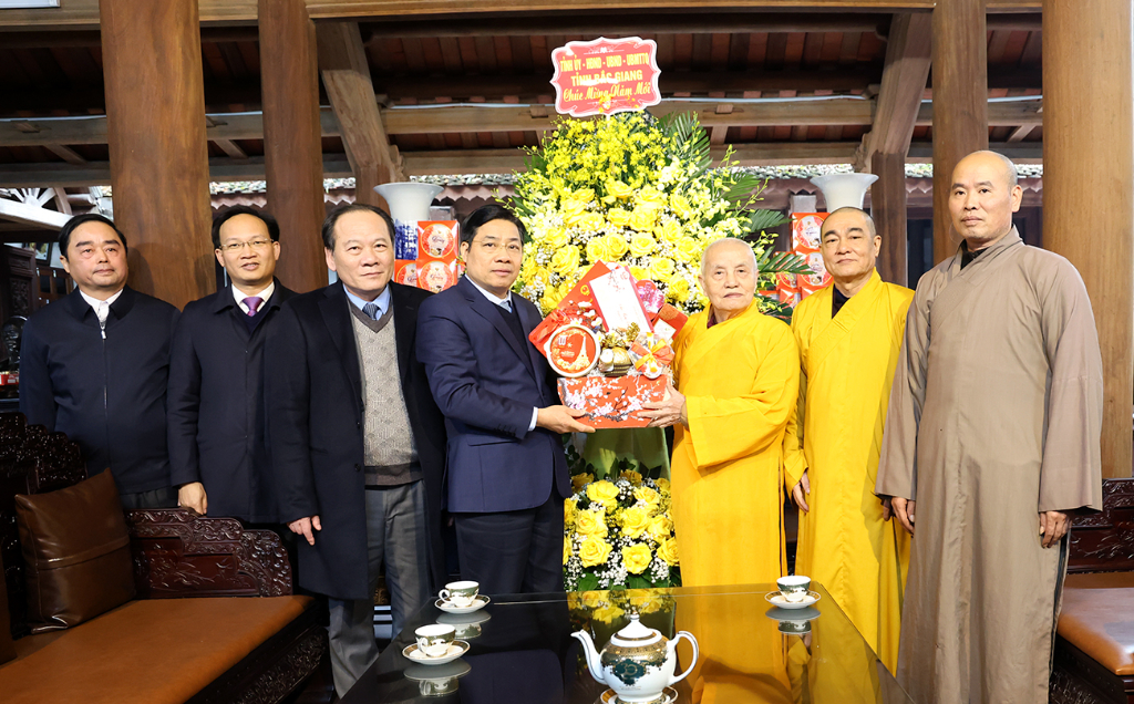 Bí thư Tỉnh ủy Bắc Giang Dương Văn Thái thăm, chúc Tết các chức sắc tôn giáo