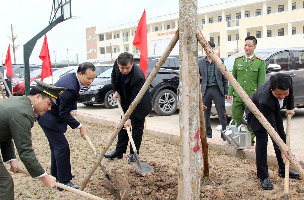 Phó Chủ tịch Thường trực UBND tỉnh Mai Sơn dự lễ phát động “Tết trồng cây” tại Yên Dũng