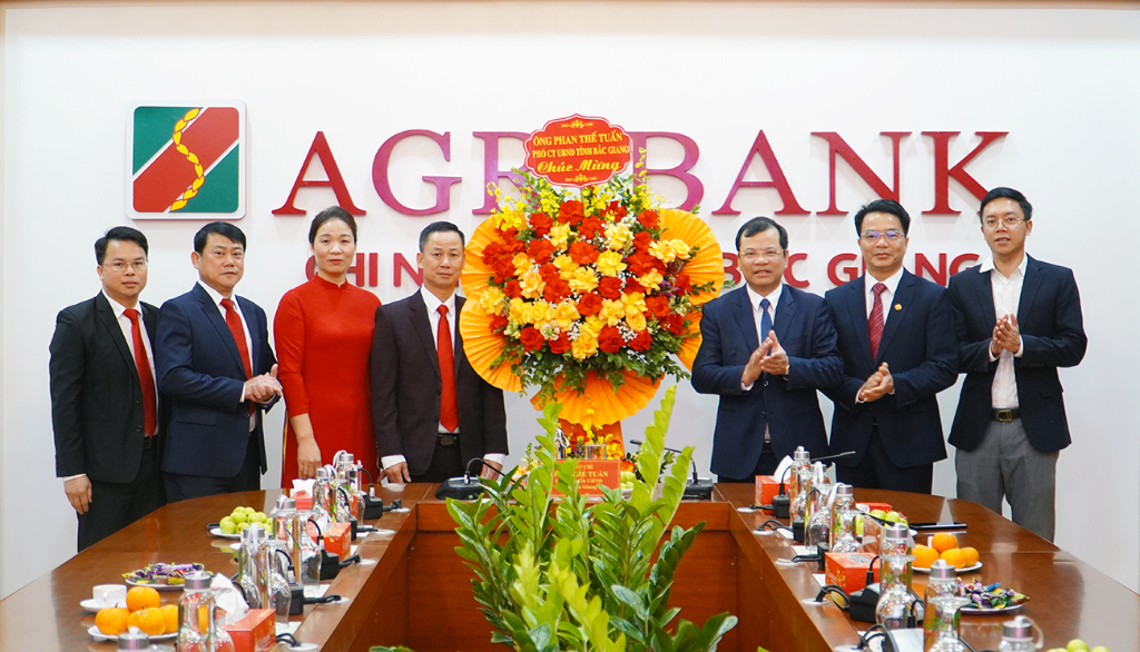 Phó Chủ tịch UBND tỉnh Phan Thế Tuấn kiểm tra tình hình sản xuất kinh doanh đầu xuân Giáp Thìn 2024