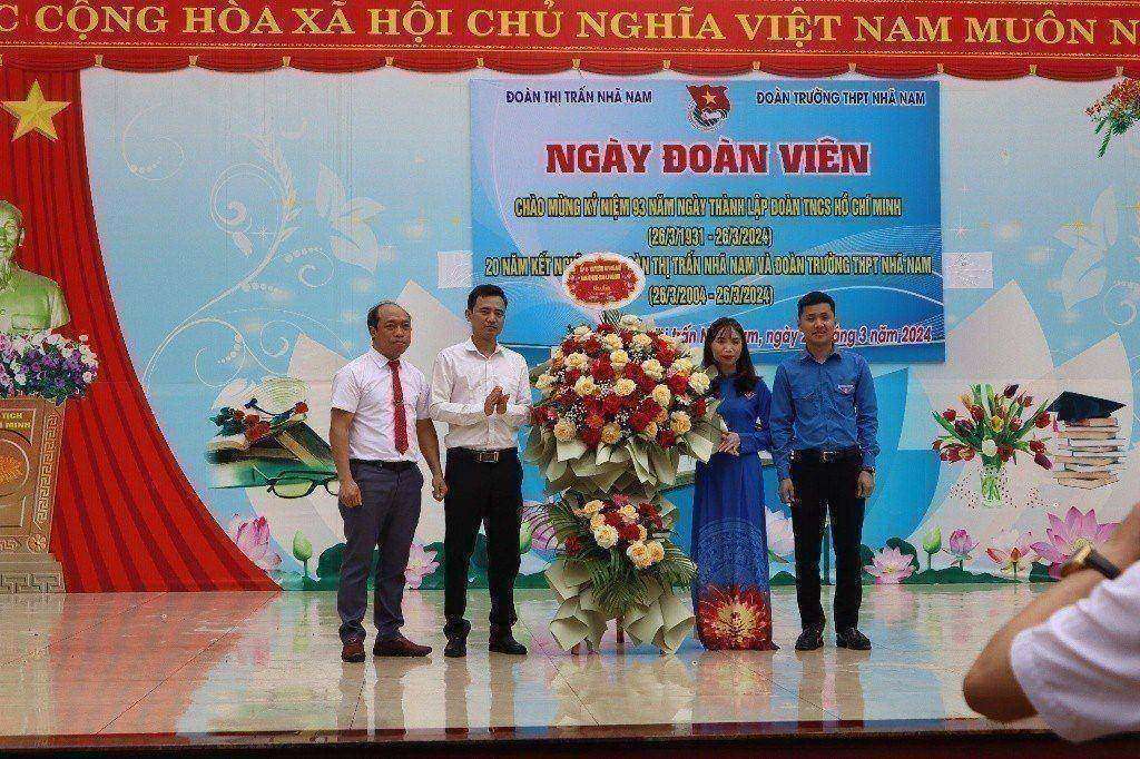Đoàn thanh niên thị trấn Nhã Nam phối hợp Đoàn trường THPT Nhã Nam kỷ niệm 20 năm ngày thành lập...
