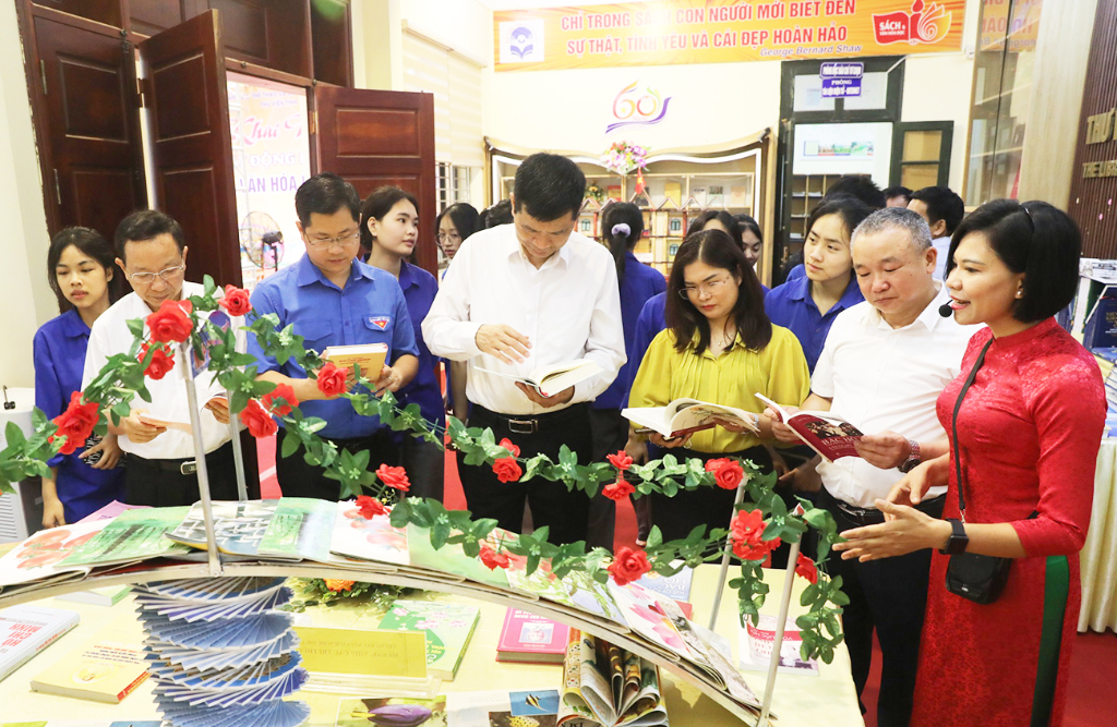 Bắc Giang phát động Cuộc thi “Đại sứ Văn hóa đọc” và khai mạc các hoạt động hưởng ứng Ngày sách...