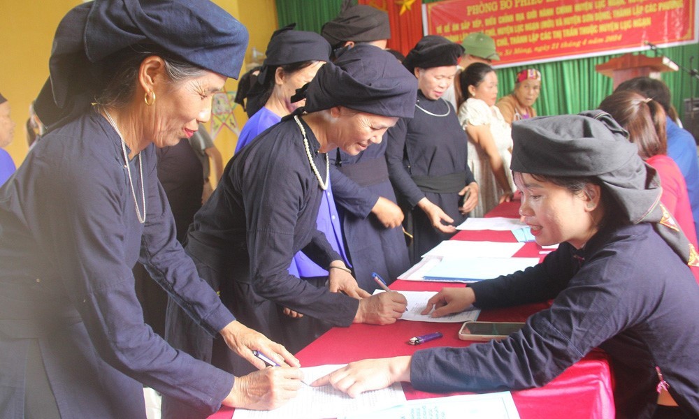 Lục Ngạn: 164.165 cử tri tham gia bỏ phiếu về sắp xếp đơn vị hành chính|https://www.bacgiang.gov.vn/web/uy-ban-mat-tran-to-quoc-tinh-bac-giang/chi-tiet-tin-tuc/-/asset_publisher/M0UUAFstbTMq/content/luc-ngan-164-165-cu-tri-tham-gia-bo-phieu-ve-sap-xep-on-vi-hanh-chinh