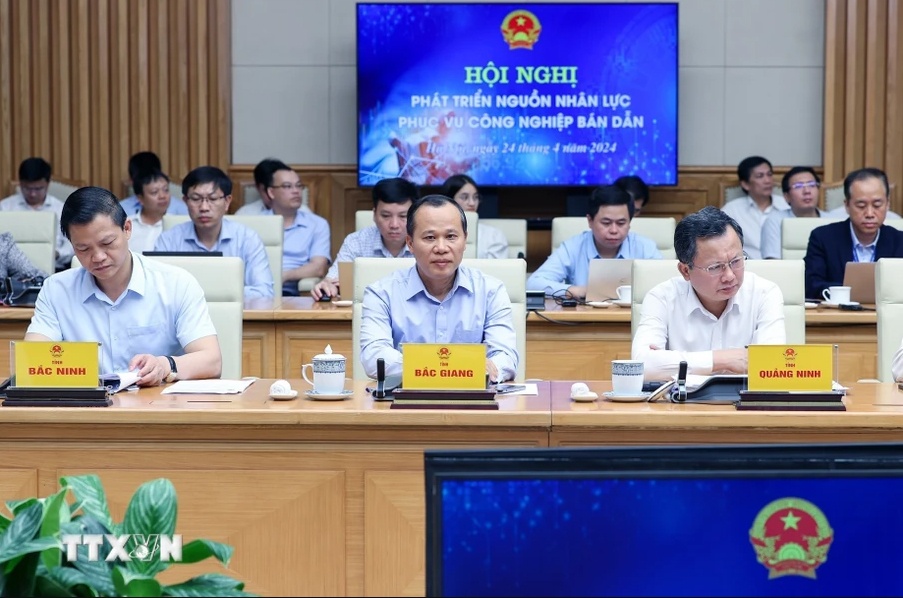 Phó Chủ tịch Thường trực UBND tỉnh Mai Sơn dự hội nghị phát triển nguồn nhân lực phục vụ công nghiệp bán dẫn|https://www.bacgiang.gov.vn/web/guest/chi-tiet-tin-tuc/-/asset_publisher/St1DaeZNsp94/content/pho-chu-tich-thuong-truc-ubnd-tinh-mai-son-du-hoi-nghi-phat-trien-nguon-nhan-luc-phuc-vu-cong-nghiep-ban-dan