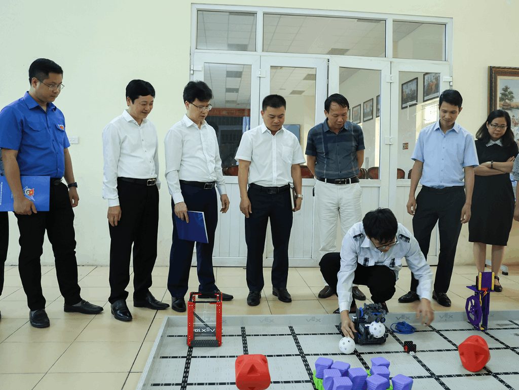 Bac Giang launches 1st Robocon Contest in 2024