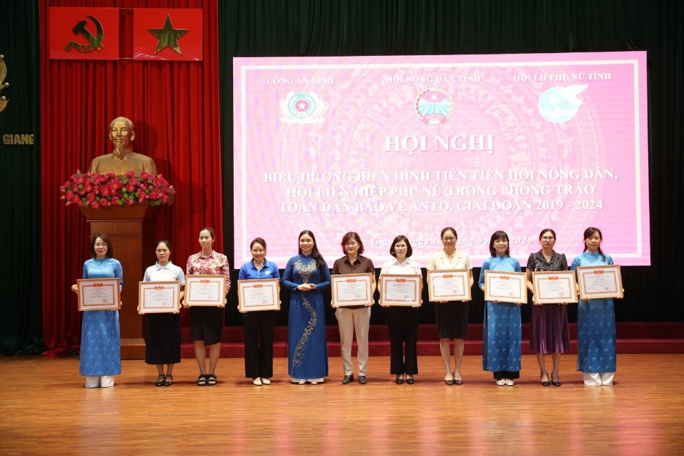 Bắc Giang:  biểu dương phụ nữ điển hình tiên tiến trong phong trào Toàn dân bảo vệ an ninh Tổ quốc, giai đoạn 2019 - 2024