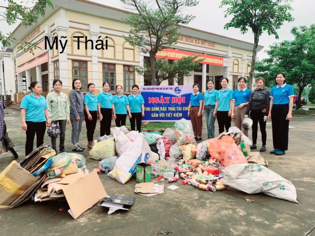 Các cấp Hội phụ nữ huyện Lạng Giang đồng loạt tổ chức  ngày hội thu gom rác