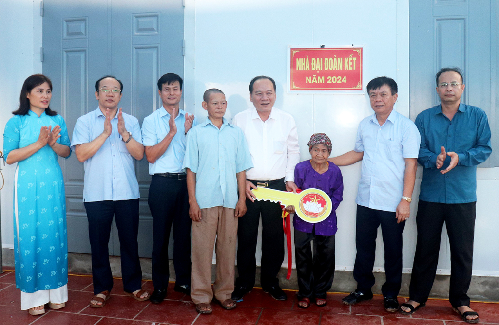 Bắc Giang: Khánh thành, bàn giao 218 ngôi nhà đại đoàn kết cho hộ nghèo, cận nghèo