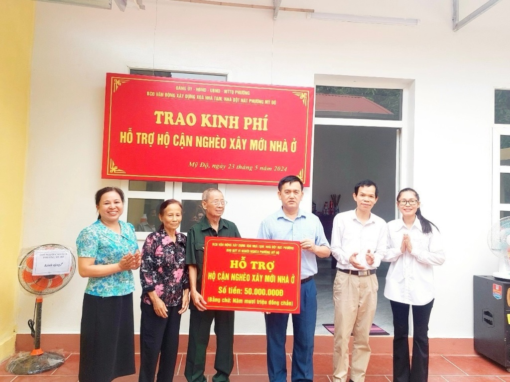 Thành phố Bắc Giang: trao nhà Đại đoàn kết cho hộ nghèo, hộ cận nghèo  phường Mỹ Độ và xã Song Mai