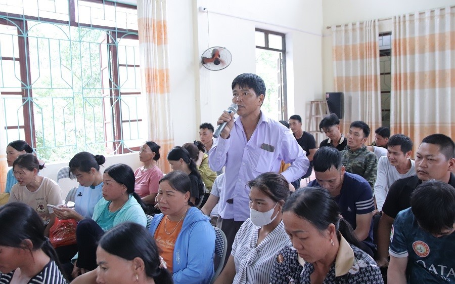 Lãnh đạo UBND huyện Lục Ngạn đối thoại với người dân thôn Khuân Trang, xã Hộ Đáp về giải quyết vị...