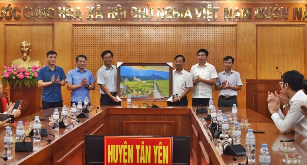 Đoàn công tác huyện Bảo Yên thăm quan học tập tại Tân Yên|https://www.bacgiang.gov.vn/en_US/web/8653235/chi-tiet-tin-tuc/-/asset_publisher/Enp27vgshTez/content/-oan-cong-tac-huyen-bao-yen-tham-quan-hoc-tap-tai-tan-yen/22783