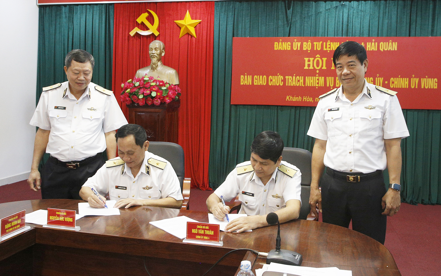 Bộ Quốc phòng bổ nhiệm Chính ủy Vùng 4 Hải quân