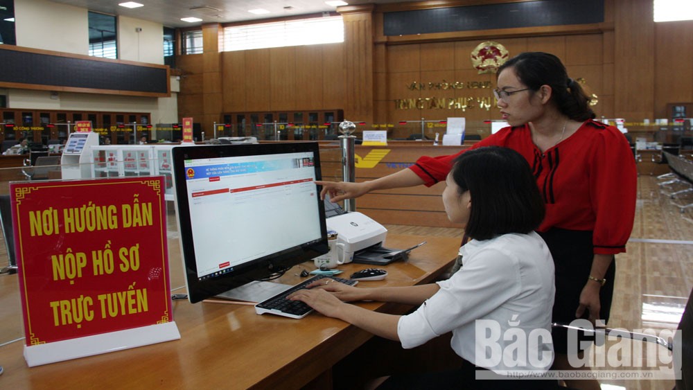Bắc Giang khuyến khích sử dụng dịch vụ công trực tuyến và bưu chính công ích