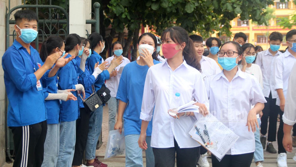 Công bố điểm thi tốt nghiệp THPT năm 2020: Bắc Giang có 228 bài thi điểm 10
