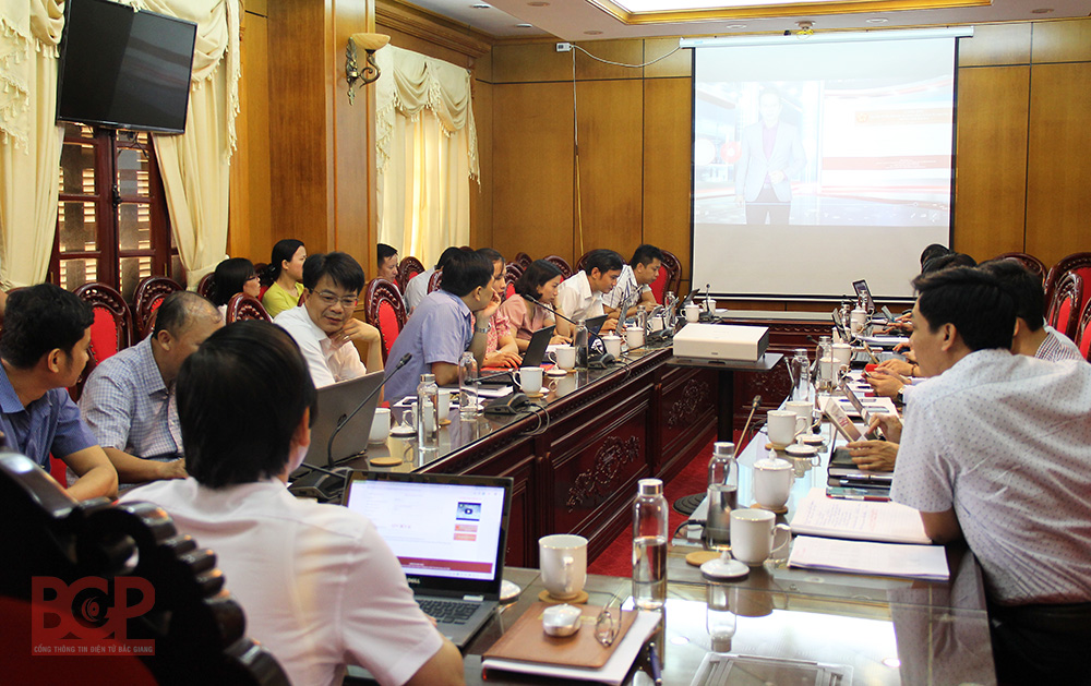 Cán bộ, công chức, viên chức Văn phòng UBND tỉnh Bắc Giang thi tìm hiểu về cải cách hành chính