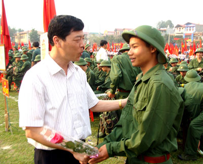 Đồng chí Bùi Văn Hải tại Lễ giao quân Huyện Tân Yên