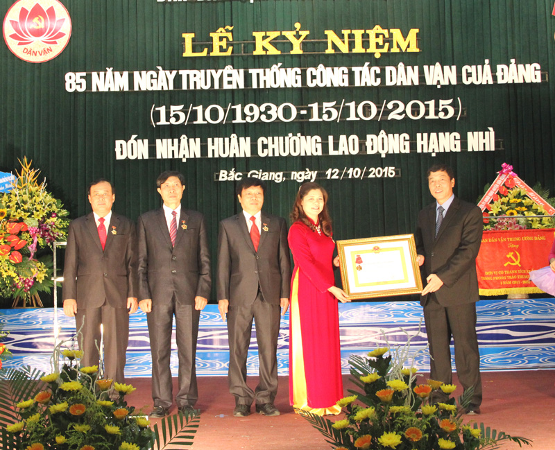 Ban Dân vận Tỉnh ủy Bắc Giang: Đón nhận Huân chương Lao động hạng Nhì
