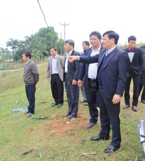 Phó Chủ tịch UBND tỉnh Dương Văn Thái kiểm tra công trình cấp nước sinh hoạt 