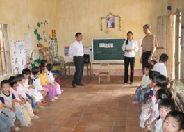 Đoàn đại biểu Quốc hội tỉnh khảo sát chất lượng đội ngũ giáo viên và cán bộ quản lý tại huyện Hiệp Hoà