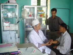 Bộ Tài chính trả lời cử tri Bắc Giang về chi phí khám chữa bệnh cho người có thẻ bảo hiểm y tế.