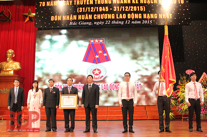 Sở Kế hoạch và Đầu tư Bắc Giang đón nhận Huân chương Lao động hạng Nhất