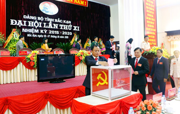 Đồng chí Nguyễn Văn Du tái đắc cử Bí thư Bắc Kạn