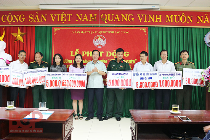 Bắc Giang: Hơn 320 triệu đồng ủng hộ Quỹ “Vì người nghèo” năm 2016