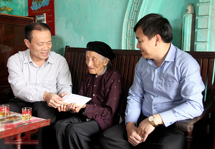 Bắc Giang: Trao tặng 40 triệu đồng từ Quỹ tấm lòng vàng