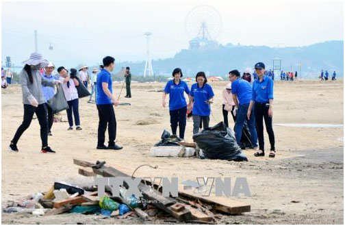Phát động chương trình dọn sạch bãi biển vịnh Hạ Long