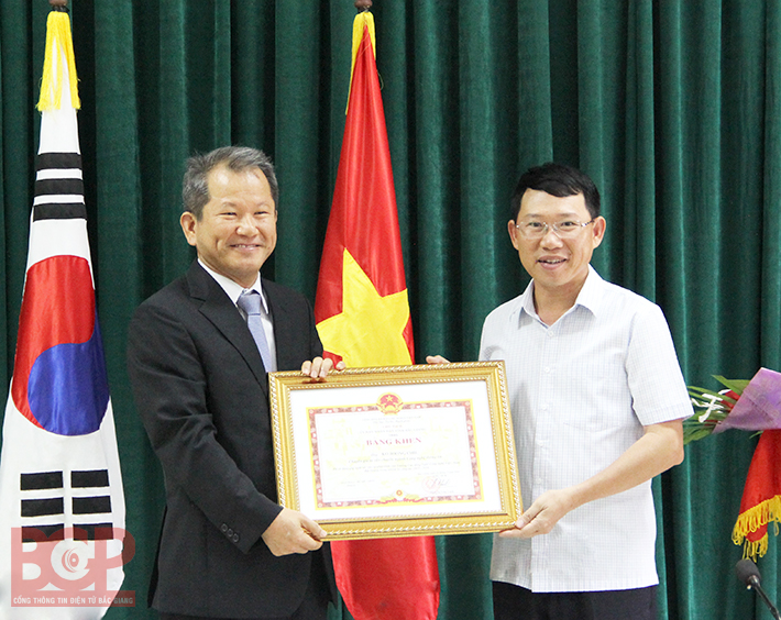 Phó Chủ tịch UBND tỉnh Lê Ánh Dương làm việc với Trường Cao đẳng nghề công nghệ Việt - Hàn