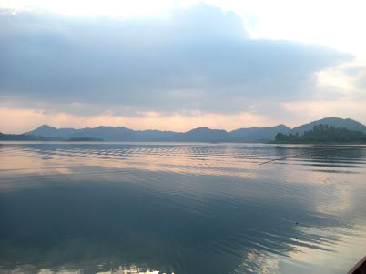 Hồ Cấm Sơn – Mênh mang trời, non, nước.