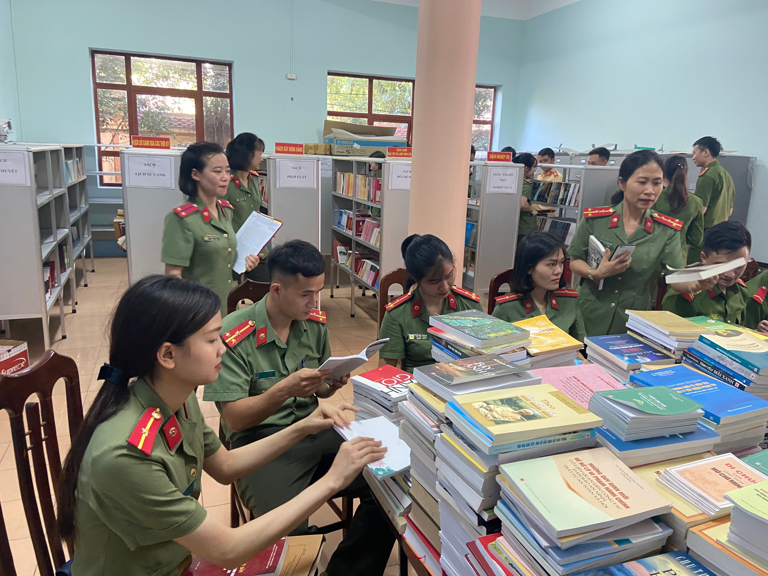 Hội Phụ nữ công an tỉnh hưởng ứng ngày sách Việt Nam