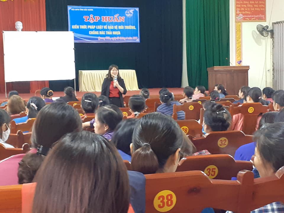 Hội LHPN tỉnh Bắc Giang tổ chức tập huấn kiến thức pháp luật  về bảo vệ môi trường, chống rác...