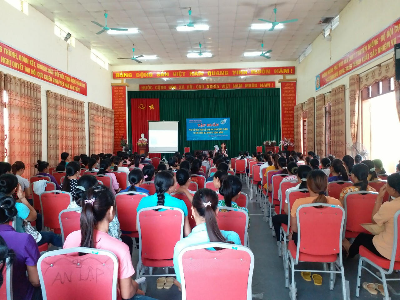 Hội Liên hiệp Phụ nữ Bắc Giang tập huấn nâng cao kiến thức  đảm bảo an toàn thực phẩm cho hội...